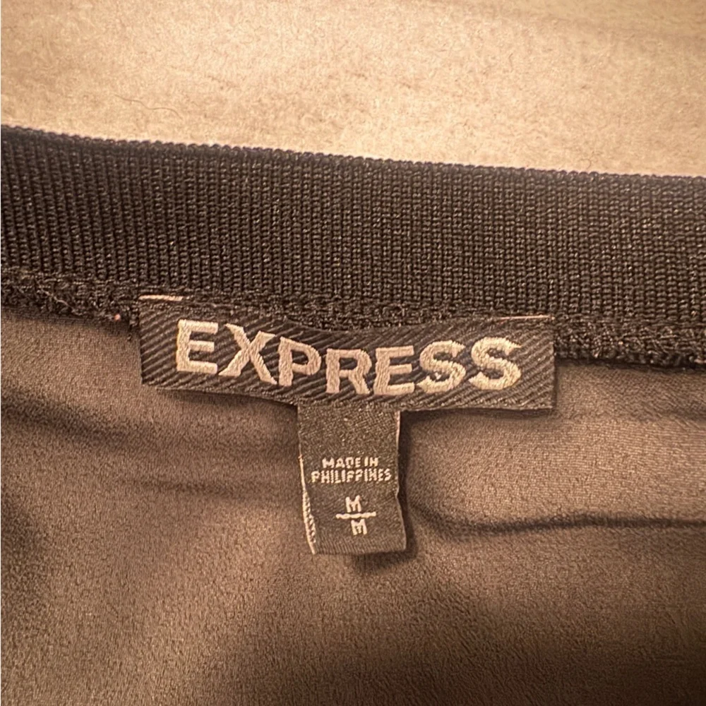 Express Monochrome Patterned Blouse - Picture 4 of 8